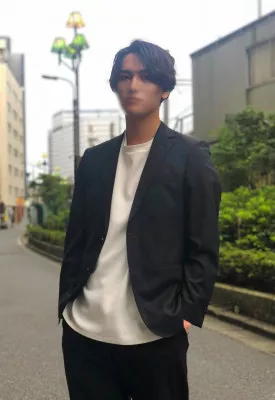 俳優顔の高身長セラピスト、佑さん(21)のご入店です。